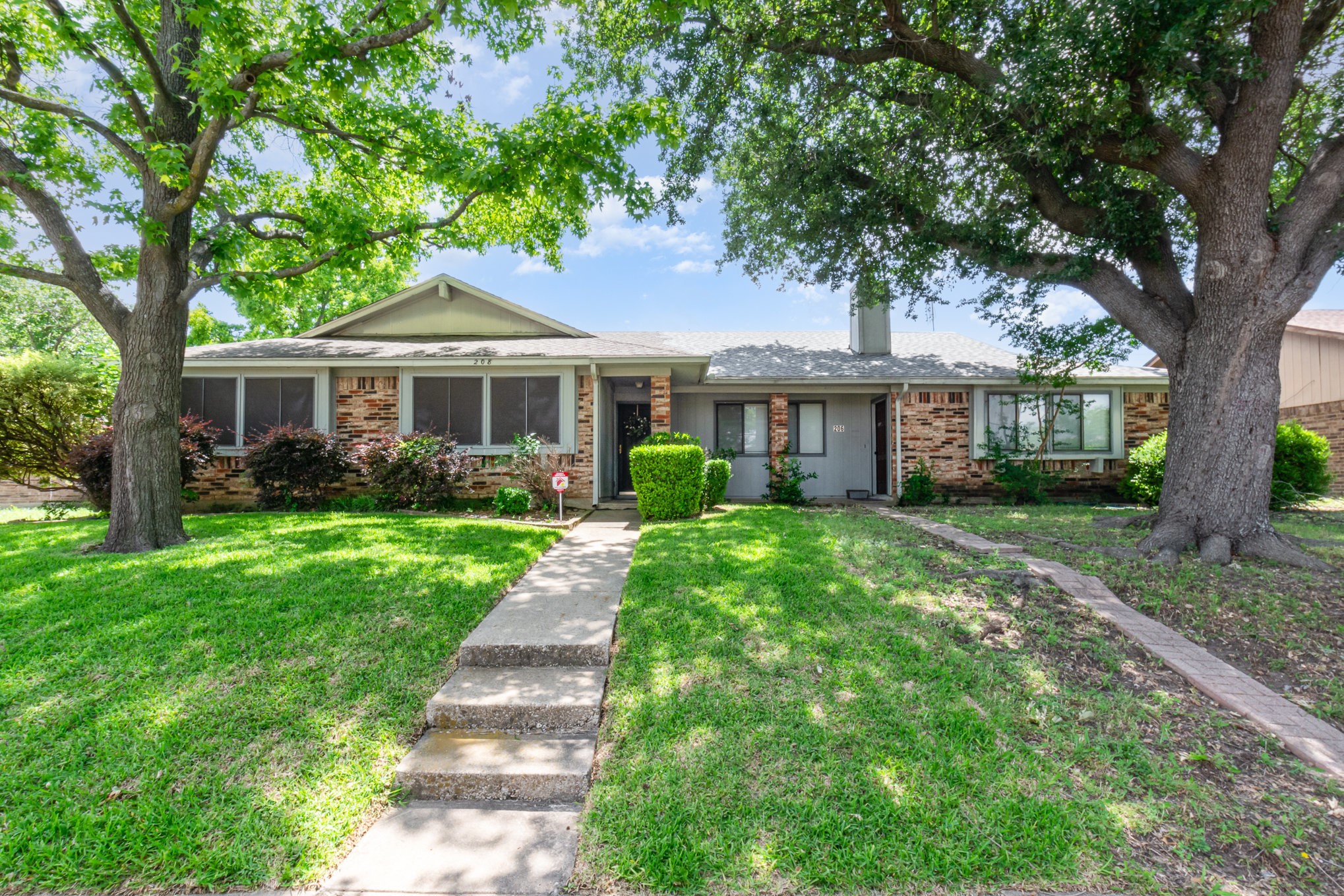 208 E Amberway Lane Garland TX 75040