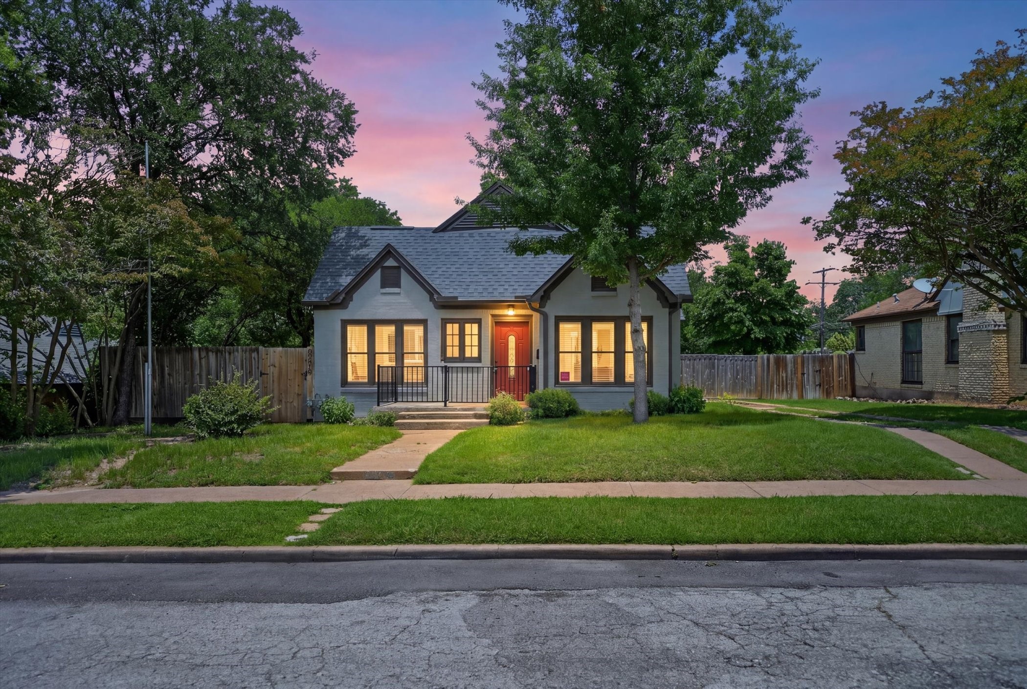 3319 Irwindell Boulevard Dallas TX 75211
