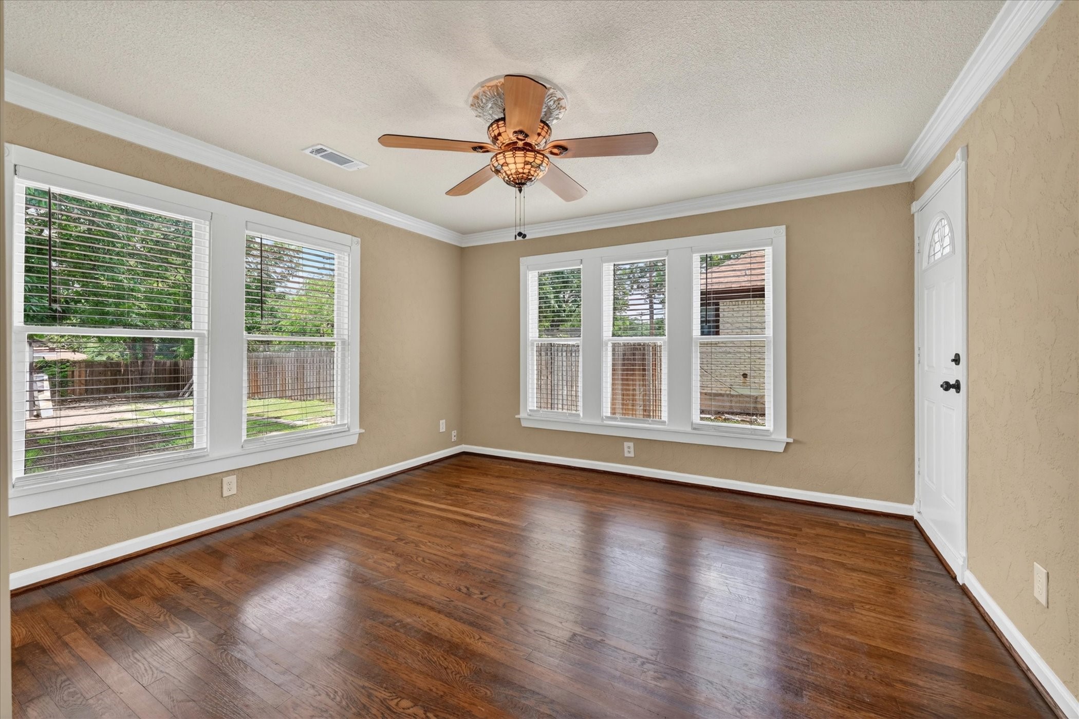 3319 Irwindell Boulevard Dallas TX 75211
