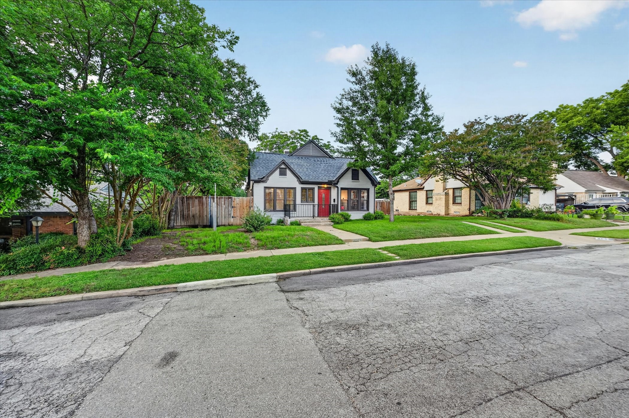 3319 Irwindell Boulevard Dallas TX 75211