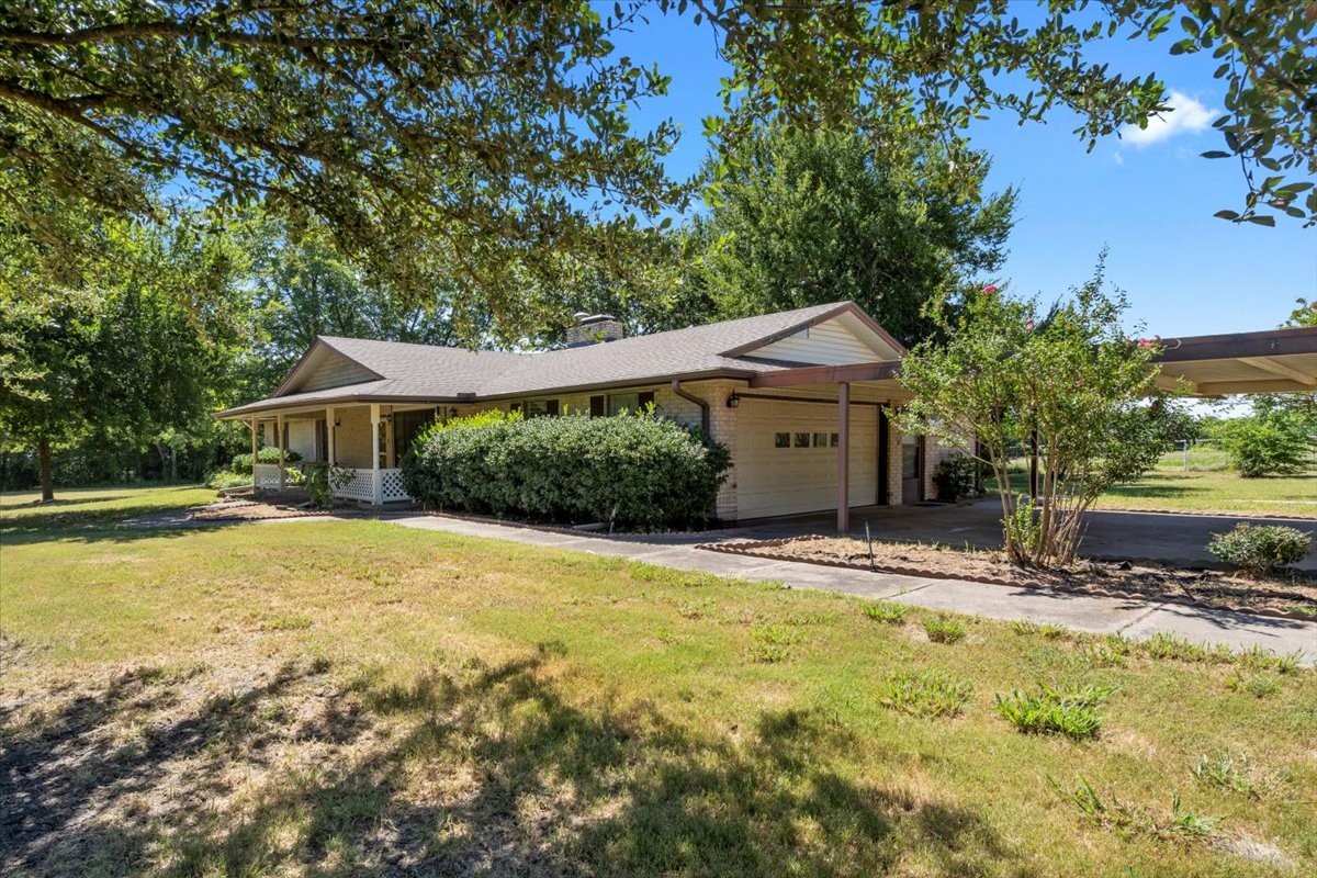 705 W Saunders Trenton TX 75490