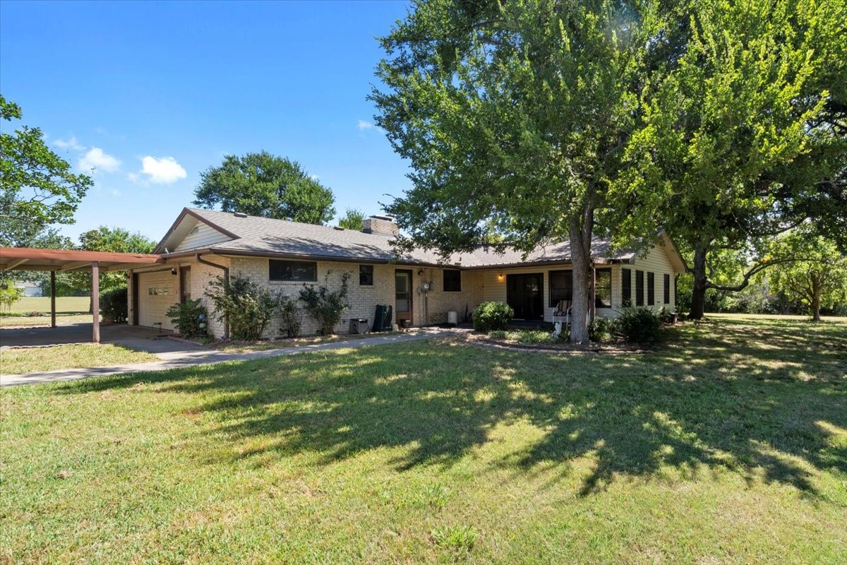 705 W Saunders Trenton TX 75490