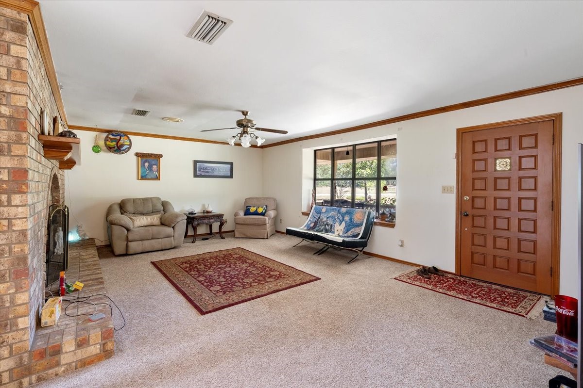 705 W Saunders Trenton TX 75490