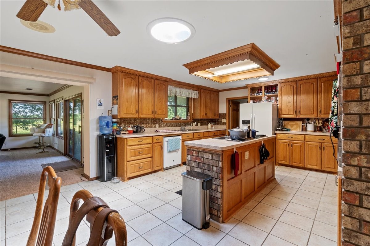705 W Saunders Trenton TX 75490