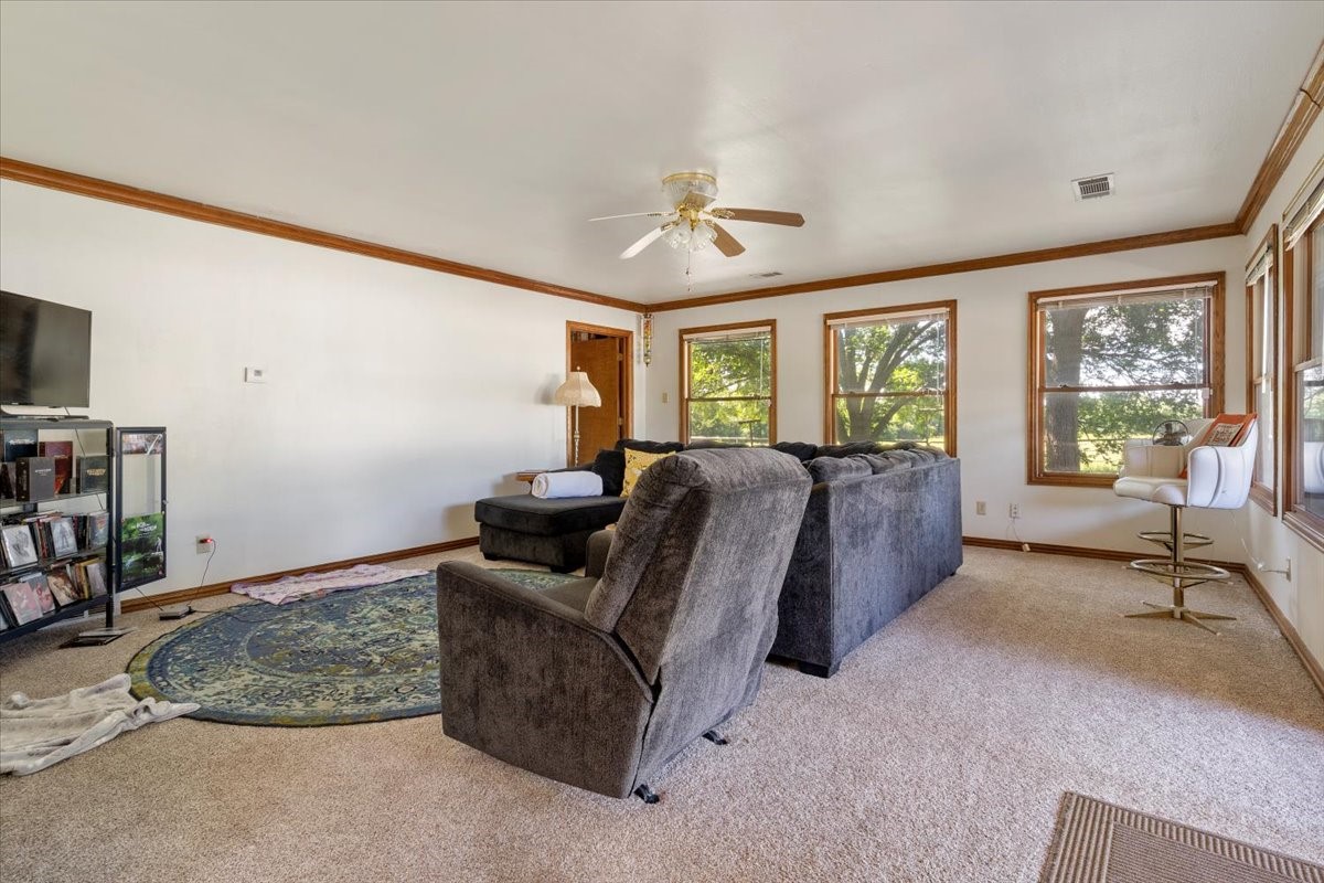 705 W Saunders Trenton TX 75490