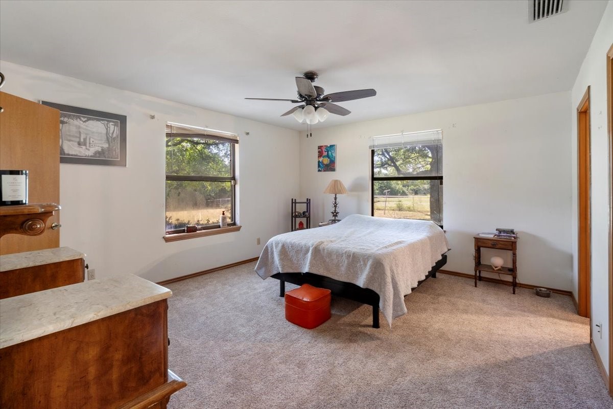 705 W Saunders Trenton TX 75490
