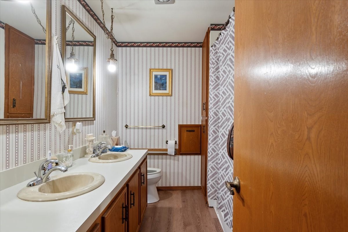 705 W Saunders Trenton TX 75490