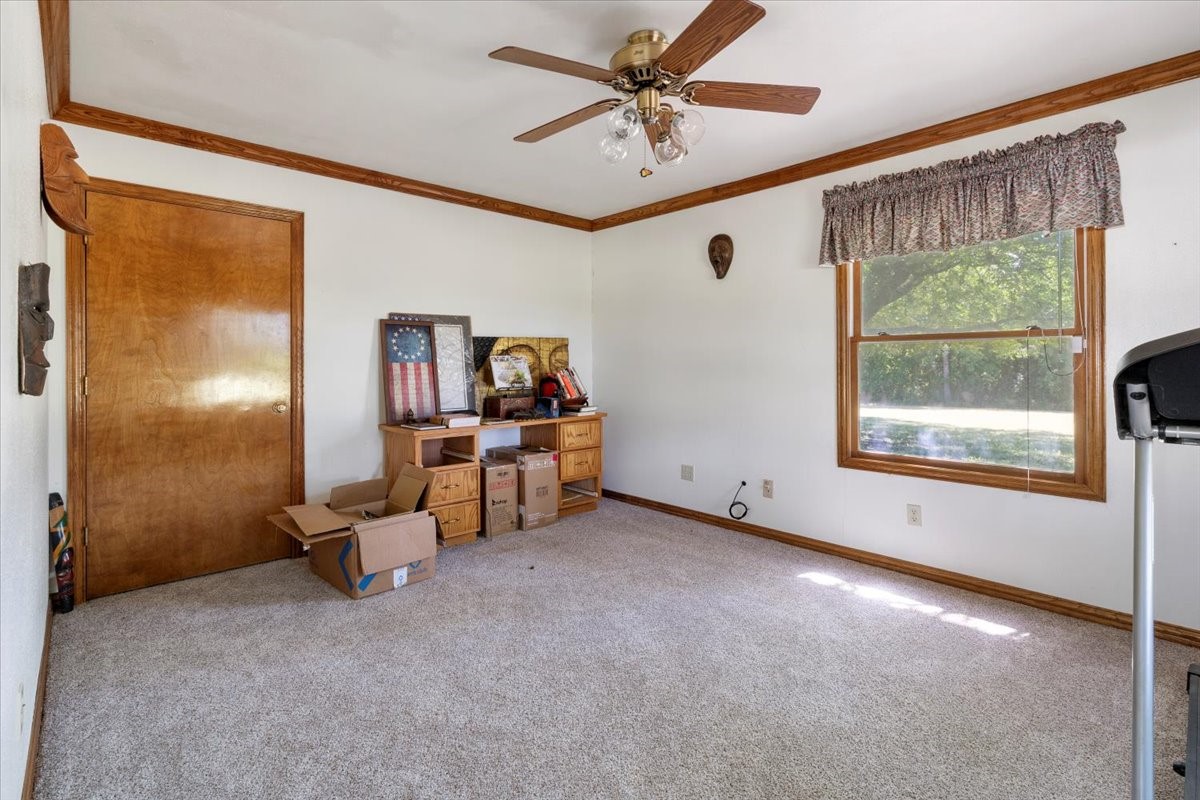 705 W Saunders Trenton TX 75490