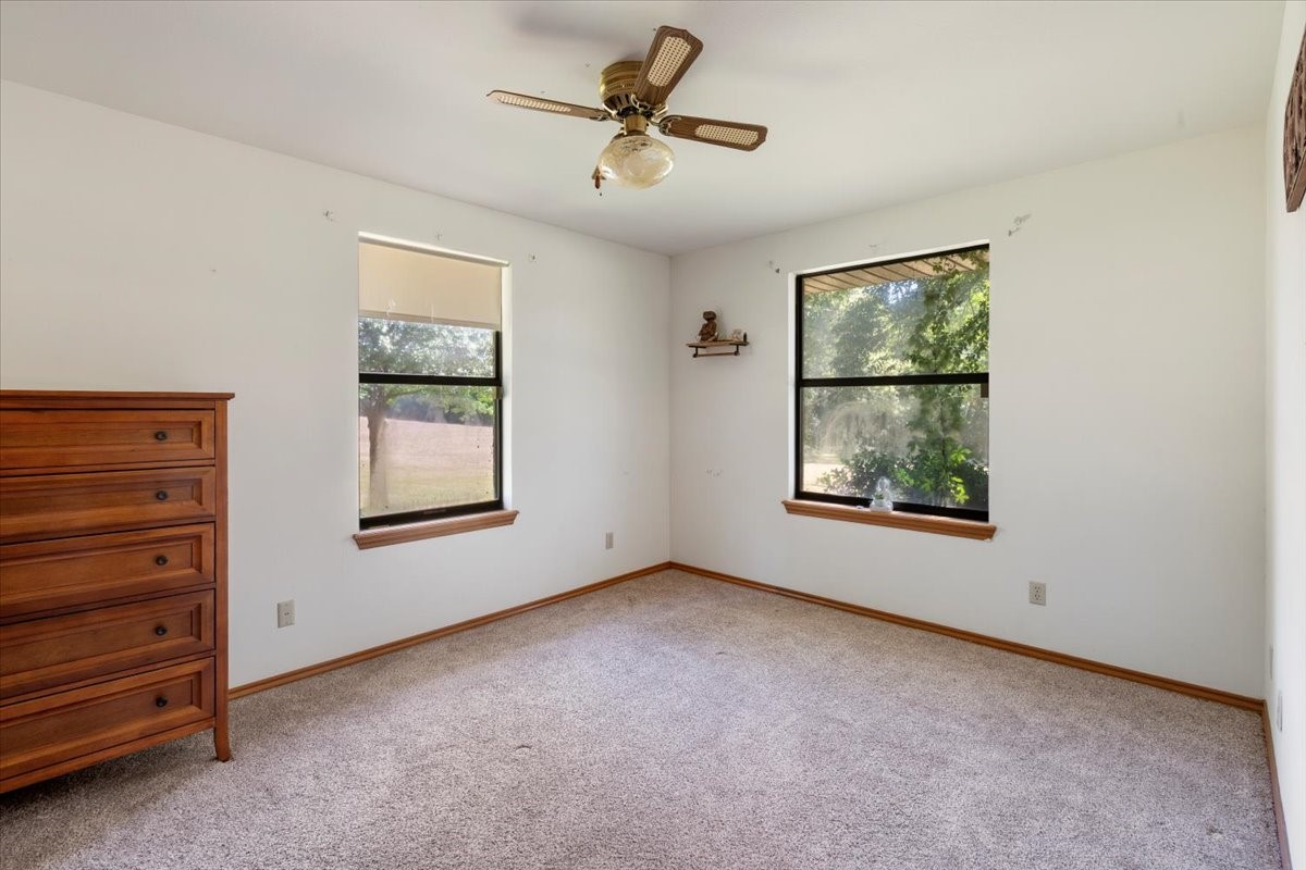 705 W Saunders Trenton TX 75490