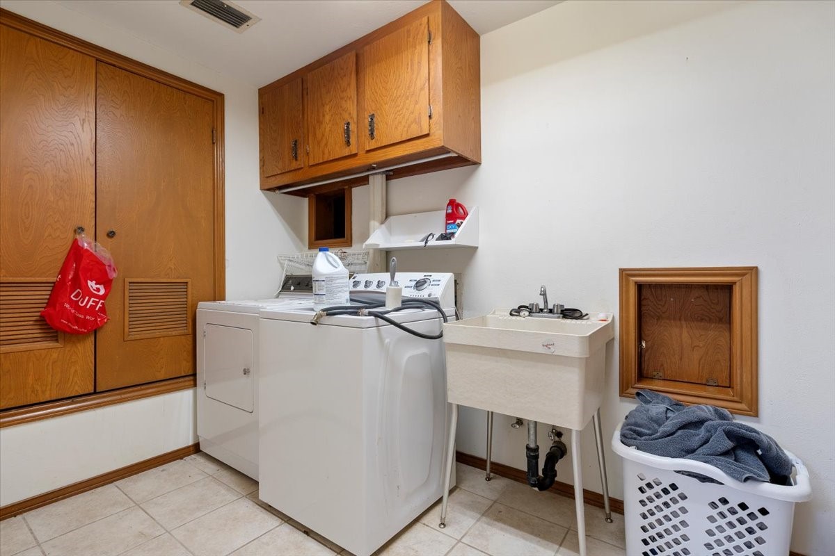 705 W Saunders Trenton TX 75490