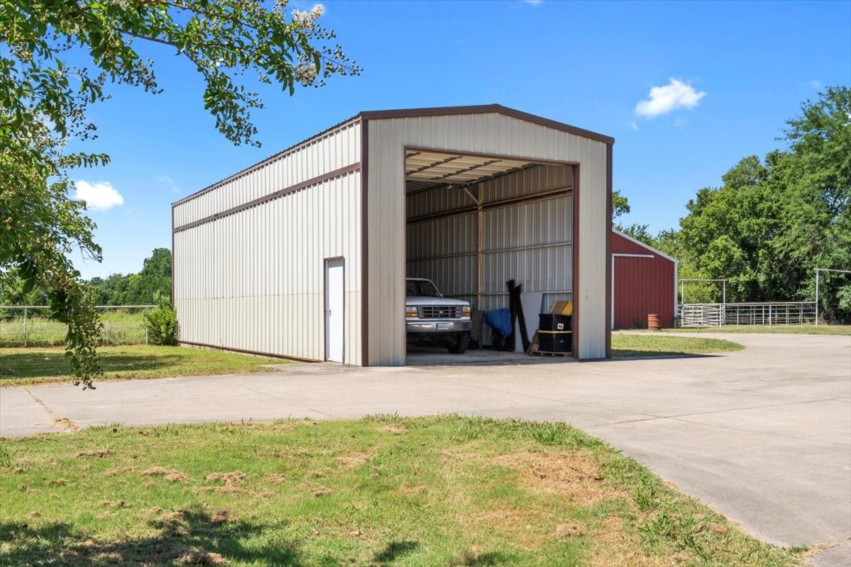 705 W Saunders Trenton TX 75490