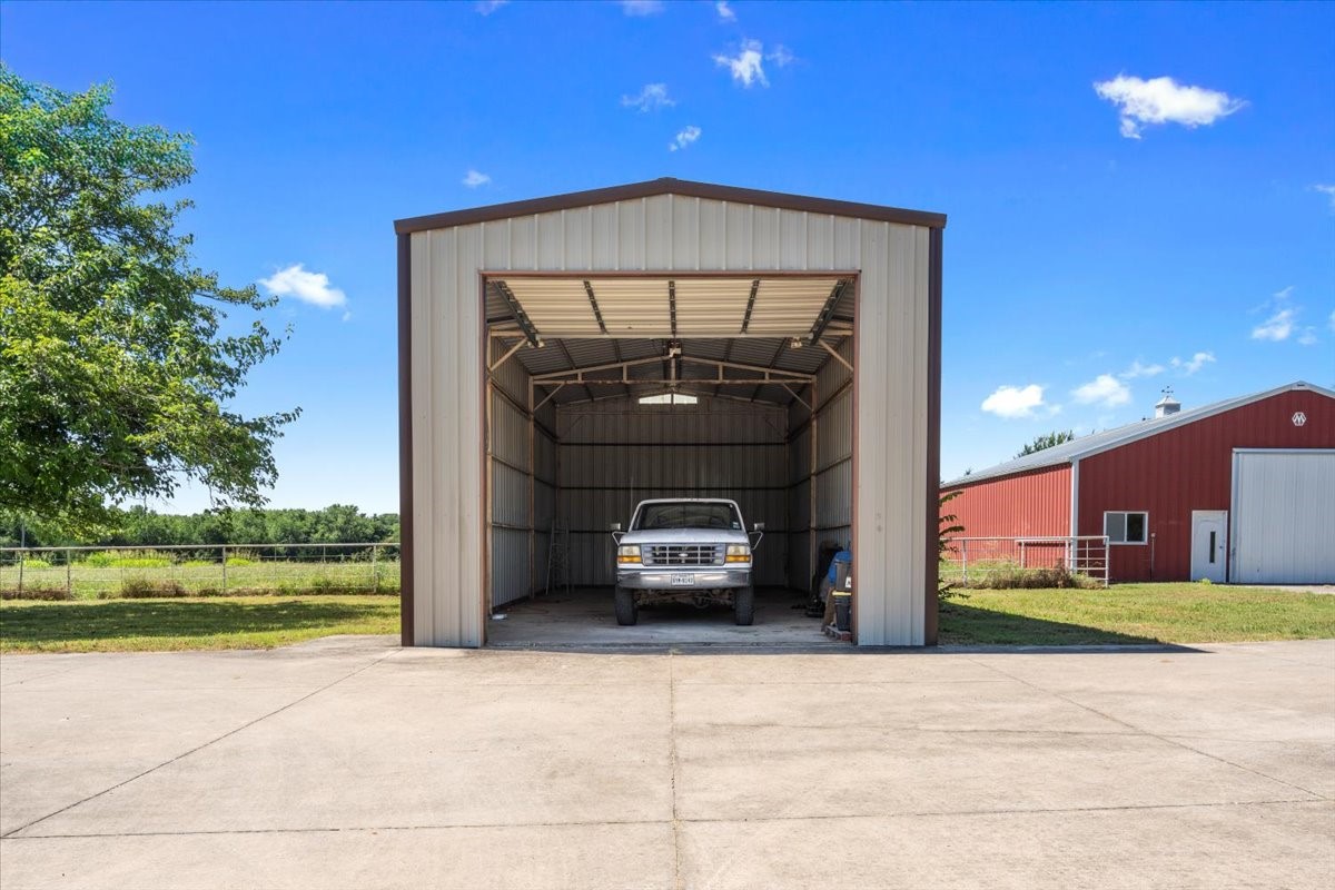 705 W Saunders Trenton TX 75490