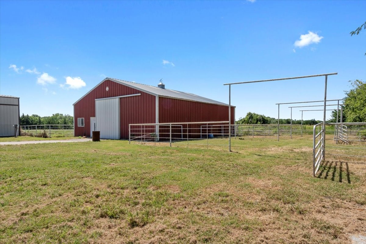 705 W Saunders Trenton TX 75490