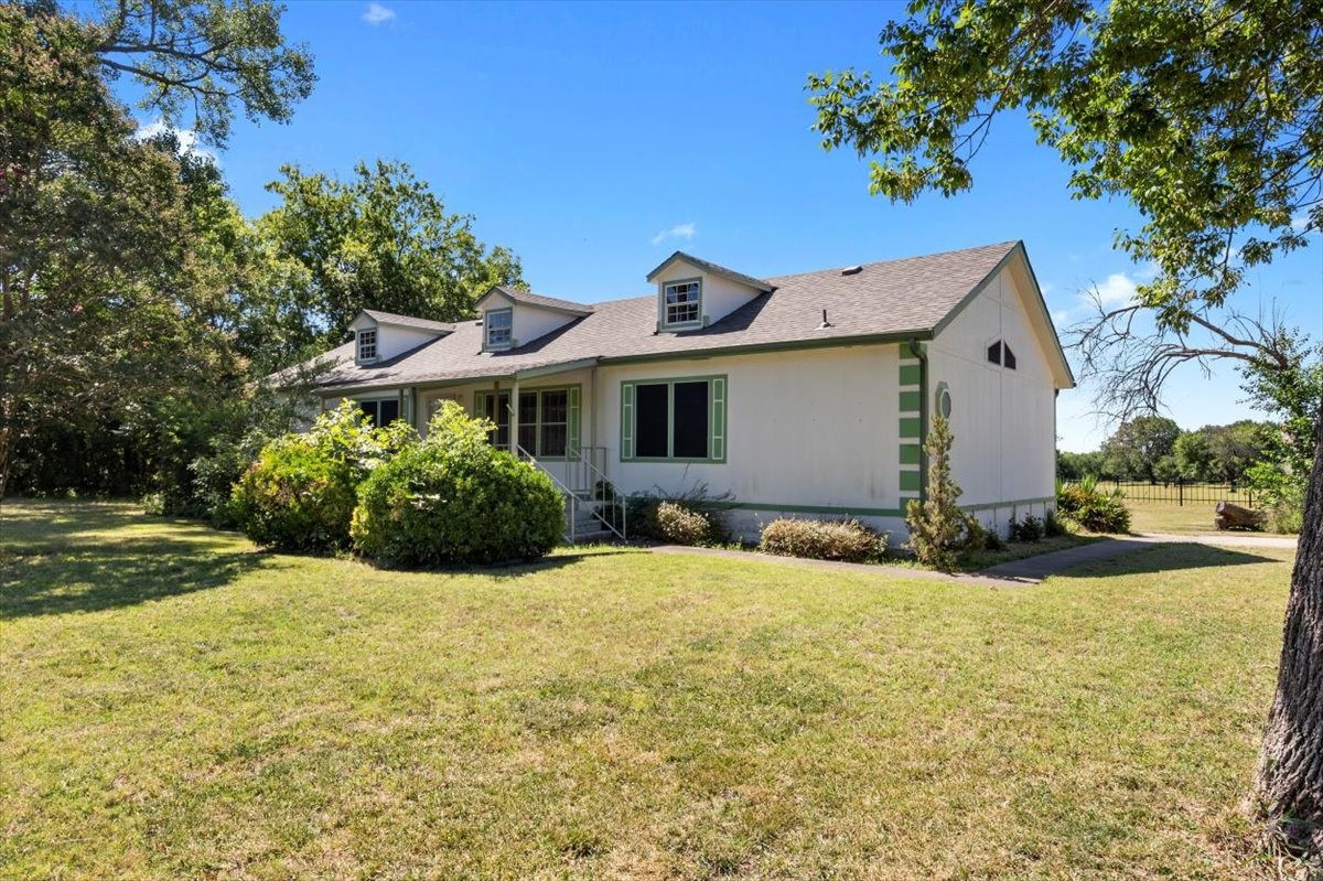 705 W Saunders Trenton TX 75490