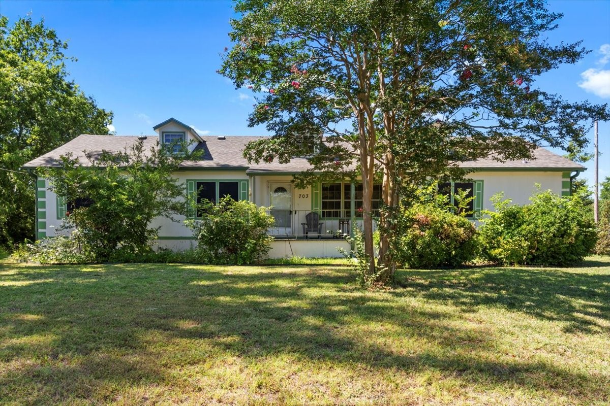 705 W Saunders Trenton TX 75490