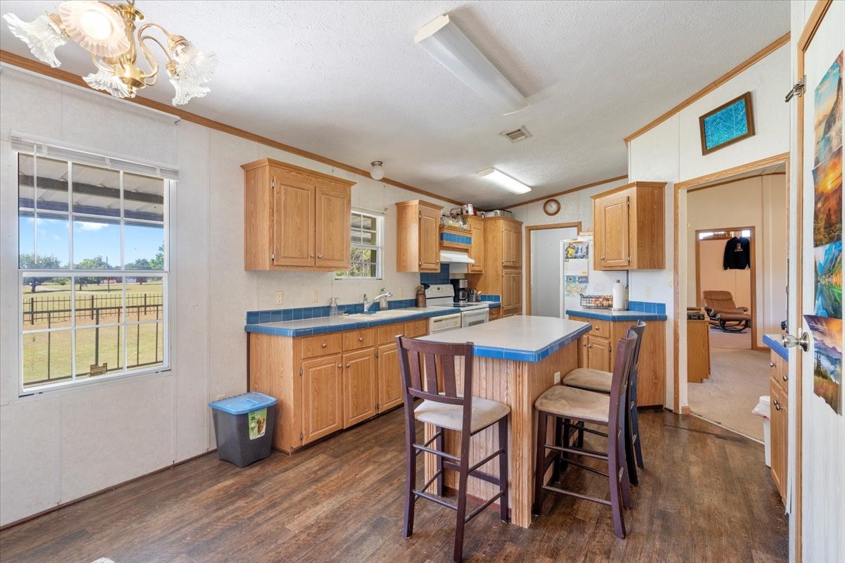 705 W Saunders Trenton TX 75490