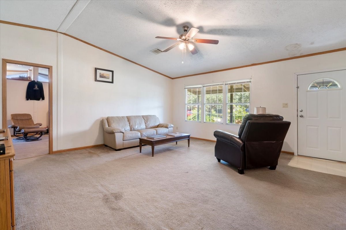 705 W Saunders Trenton TX 75490