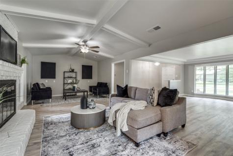 325 Woodhaven Drive Desoto TX 75115