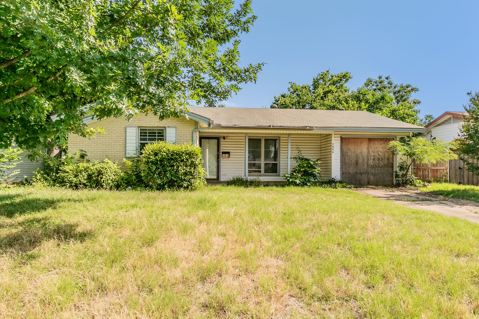 1806 Anderson Street Irving TX 75062
