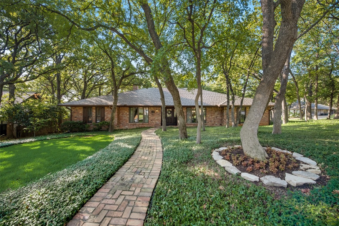 2101 Adams Drive Arlington TX 76011