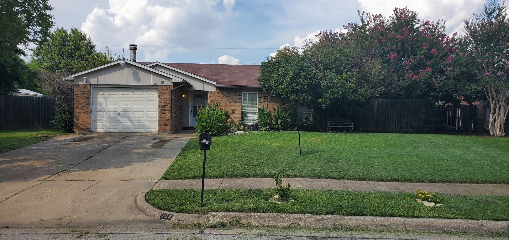 709 Lawndale Drive Arlington TX 76017