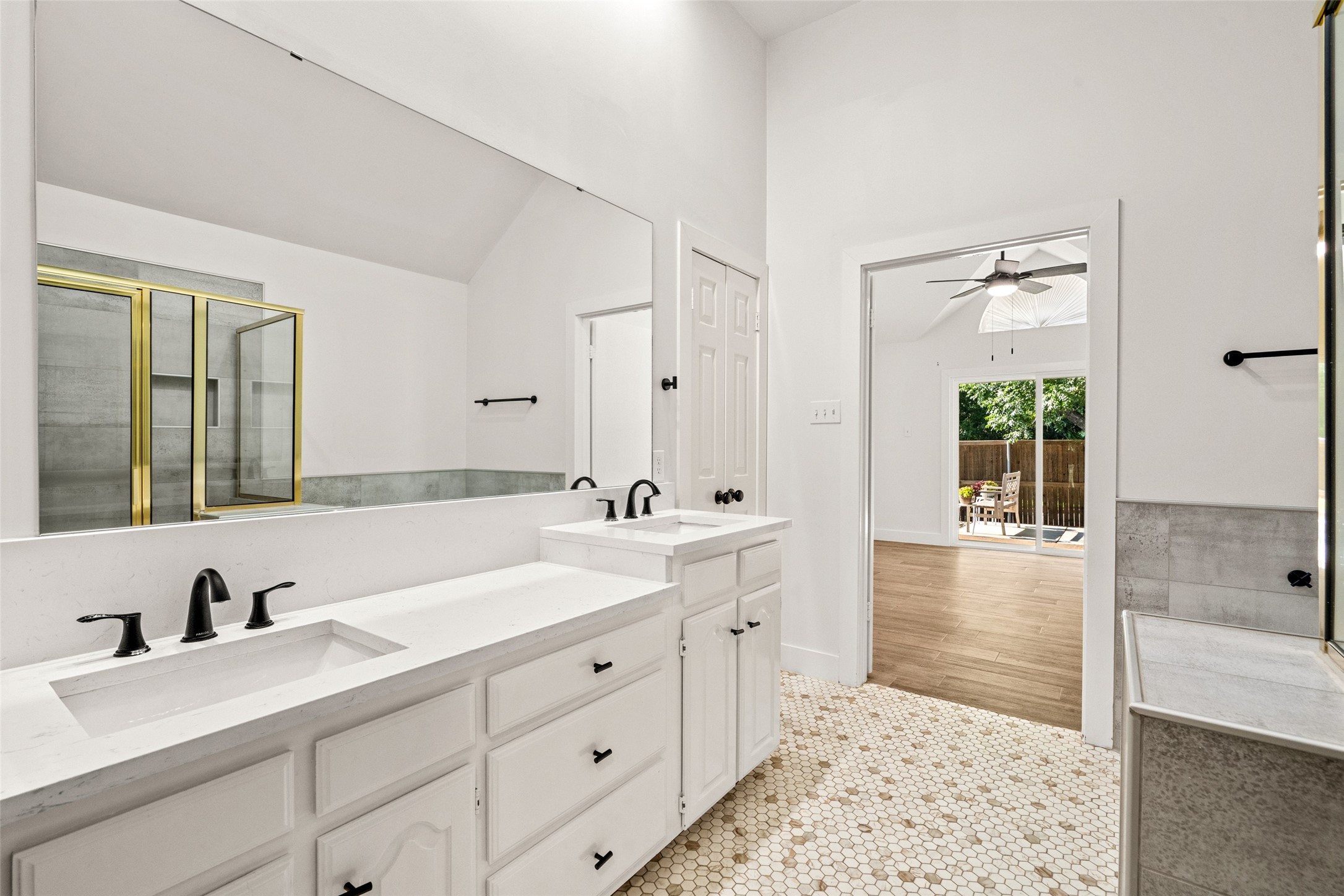 381 Arbor Lane Euless TX 76039