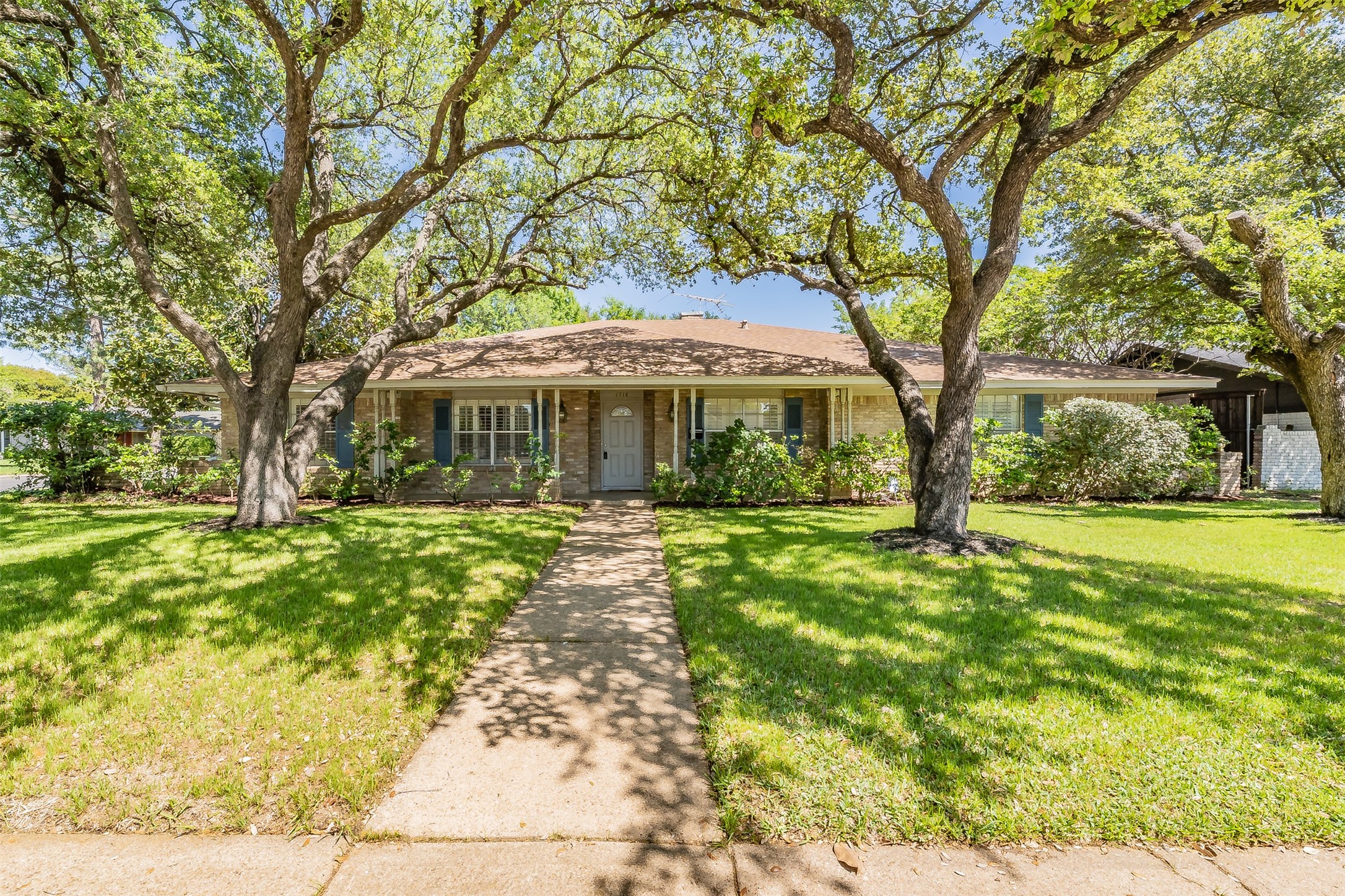 1718 Timbers Drive Irving TX 75061