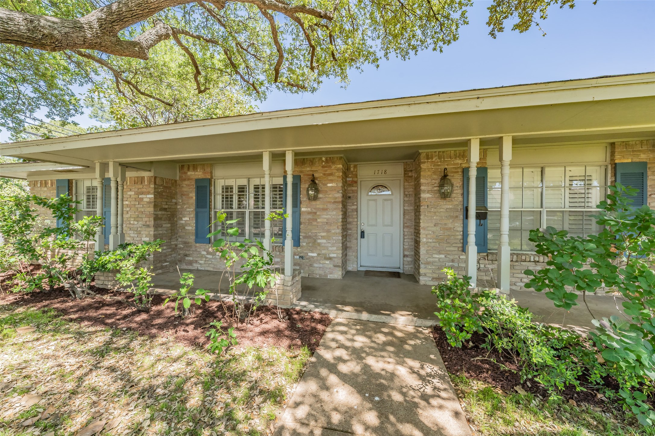 1718 Timbers Drive Irving TX 75061