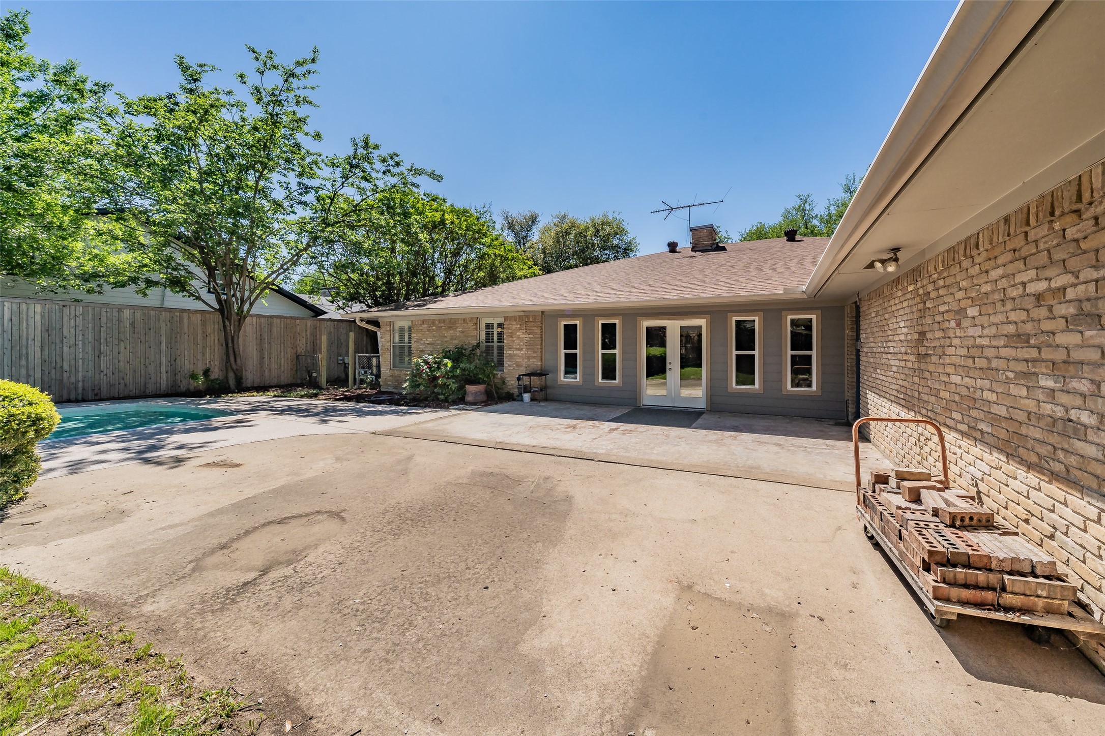 1718 Timbers Drive Irving TX 75061