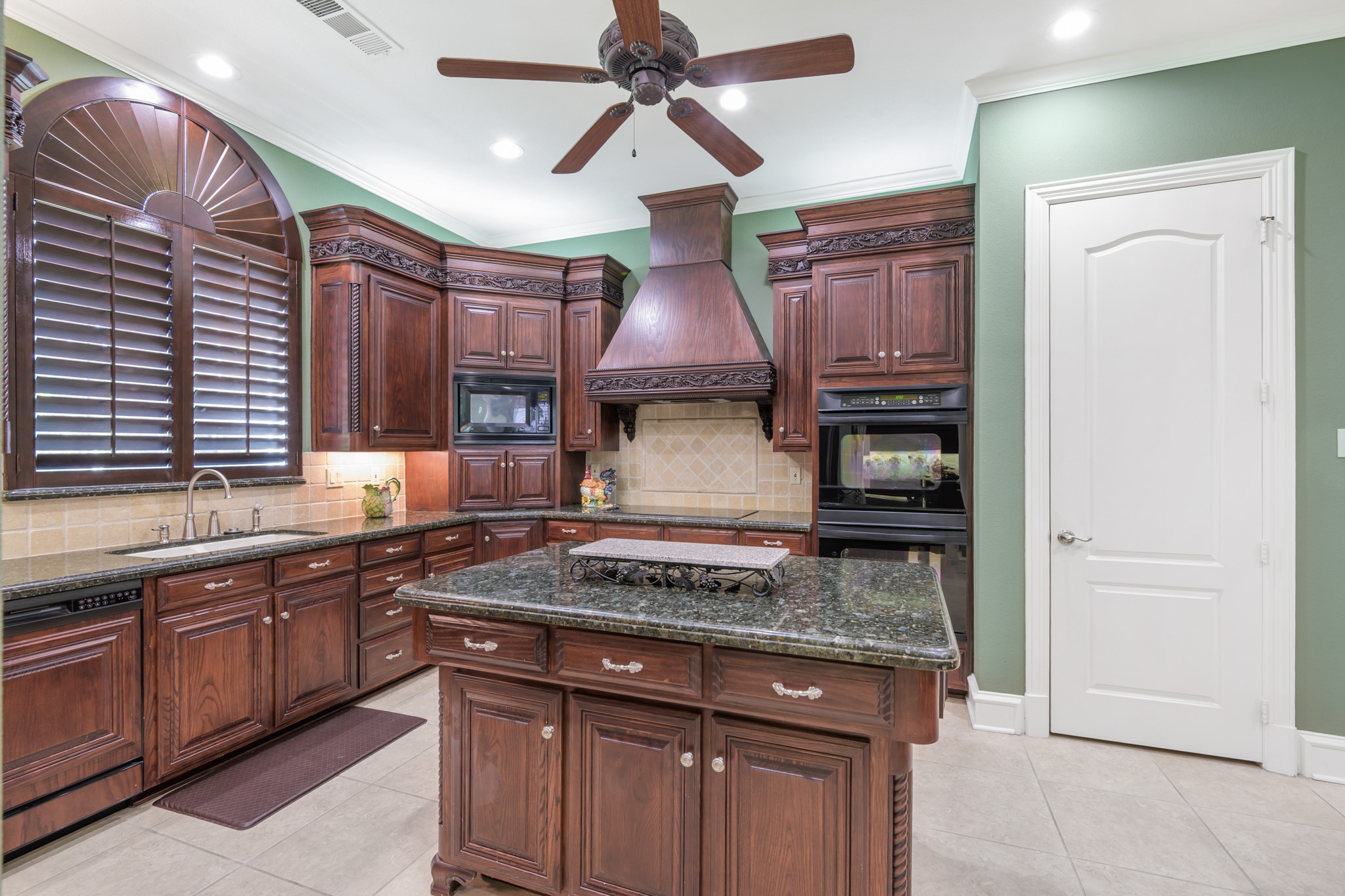 2303 Panorama Court Arlington TX 76016