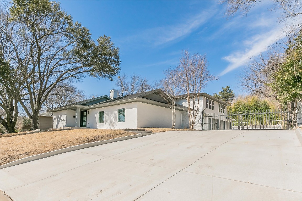 1820 Dakar Road E Fort Worth TX 76116