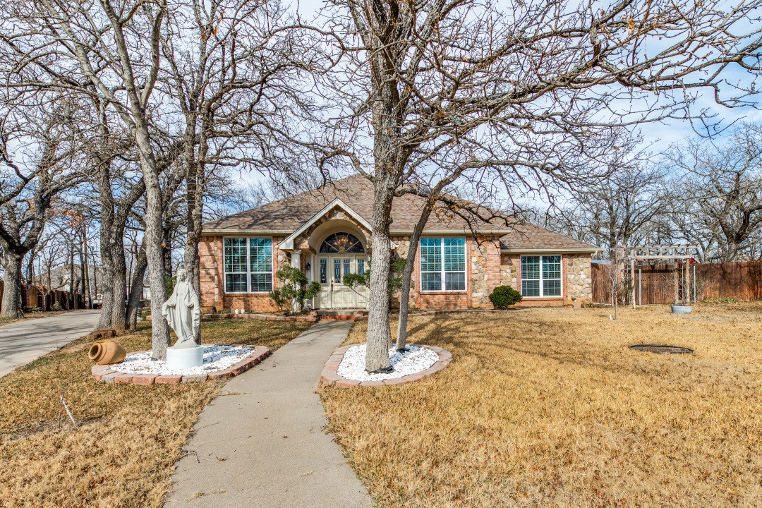 1013 Oakridge Court Kennedale TX 76060