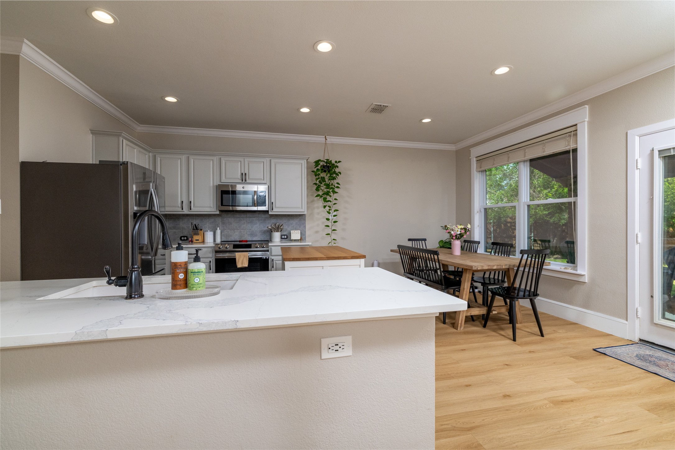 1016 Pebblecreek Drive Burleson TX 76028