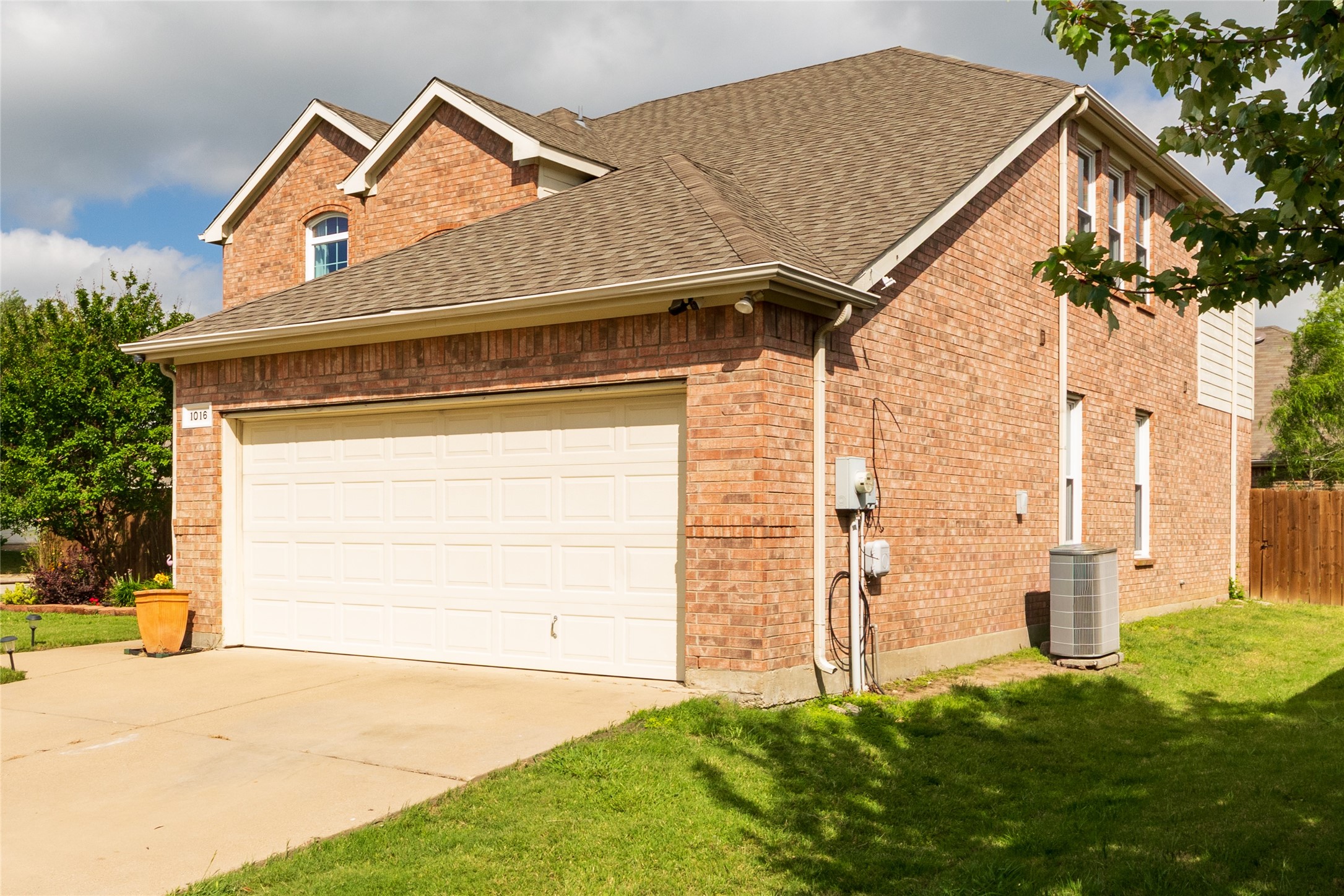 1016 Pebblecreek Drive Burleson TX 76028