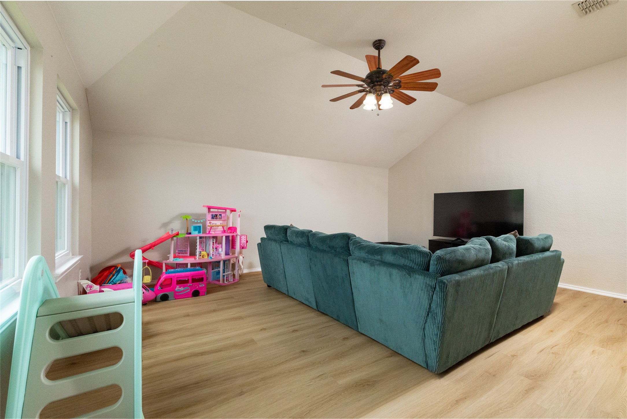 1016 Pebblecreek Drive Burleson TX 76028