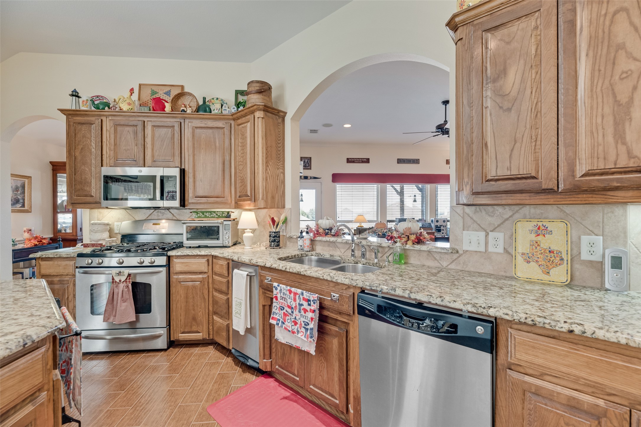 11016 Castle Oak Lane W Fort Worth TX 76108
