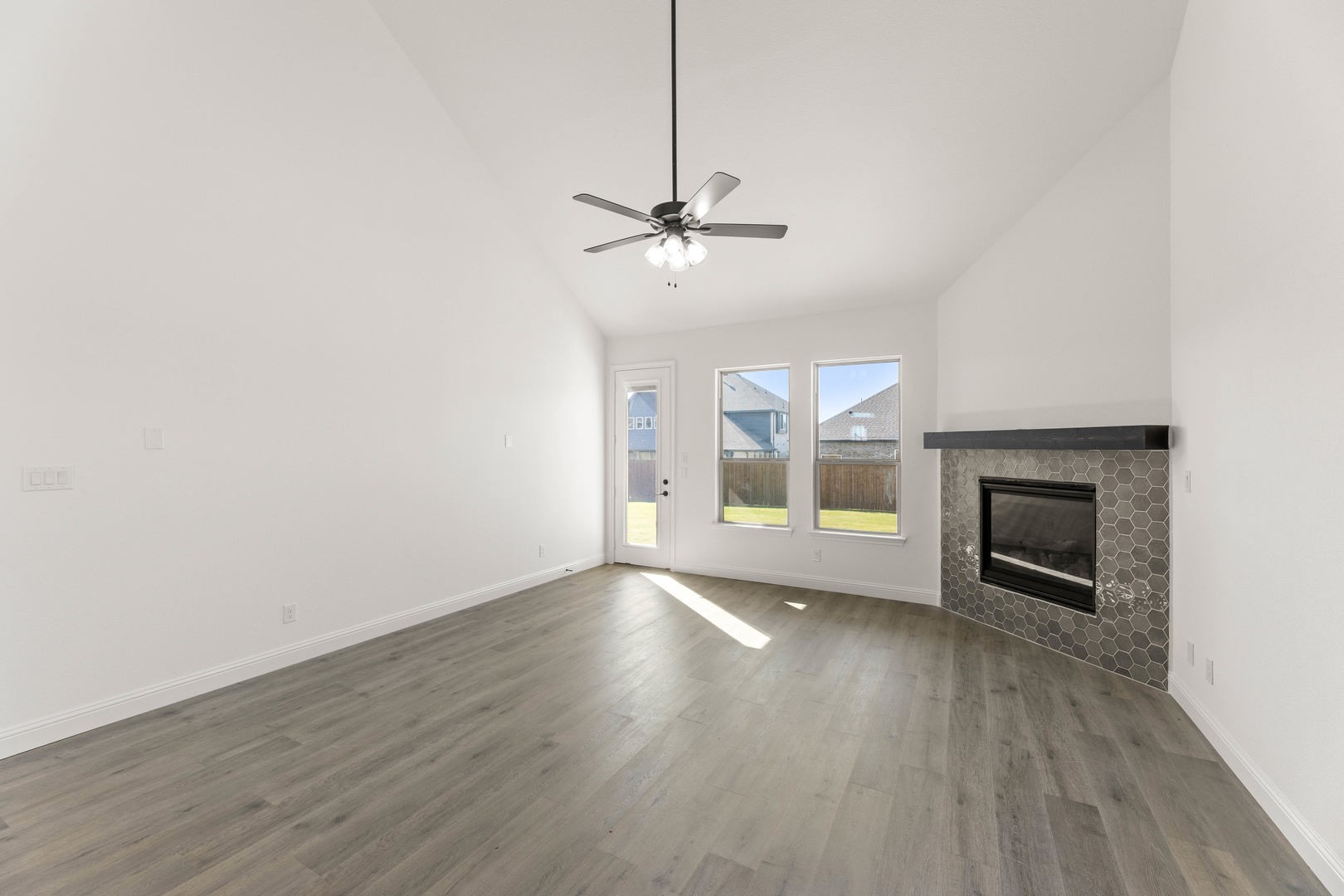 1041 Moss Grove Trail Justin TX 76247