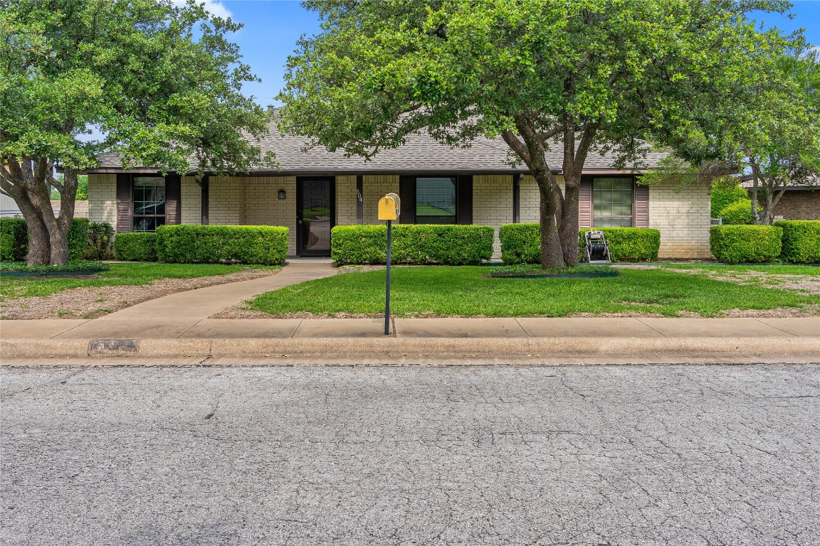 504 Cambridge Drive Desoto TX 75115