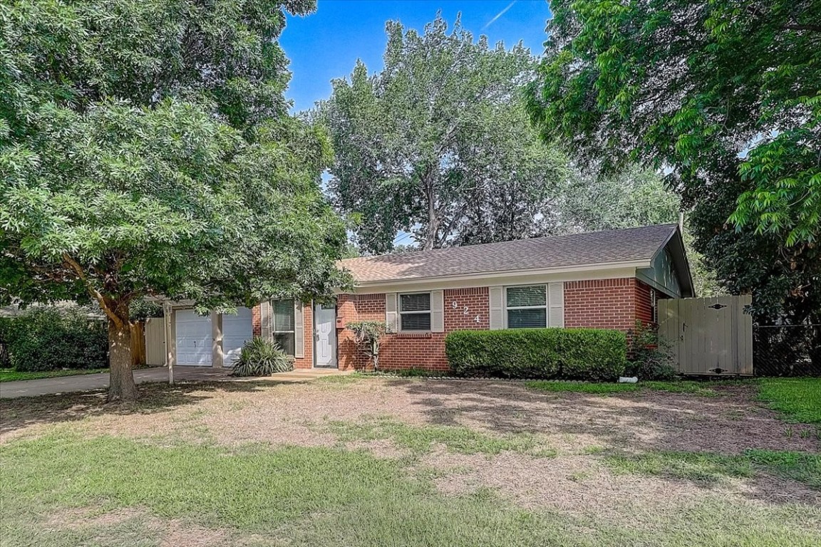 924 SW Sunnybrook Drive Burleson TX 76028