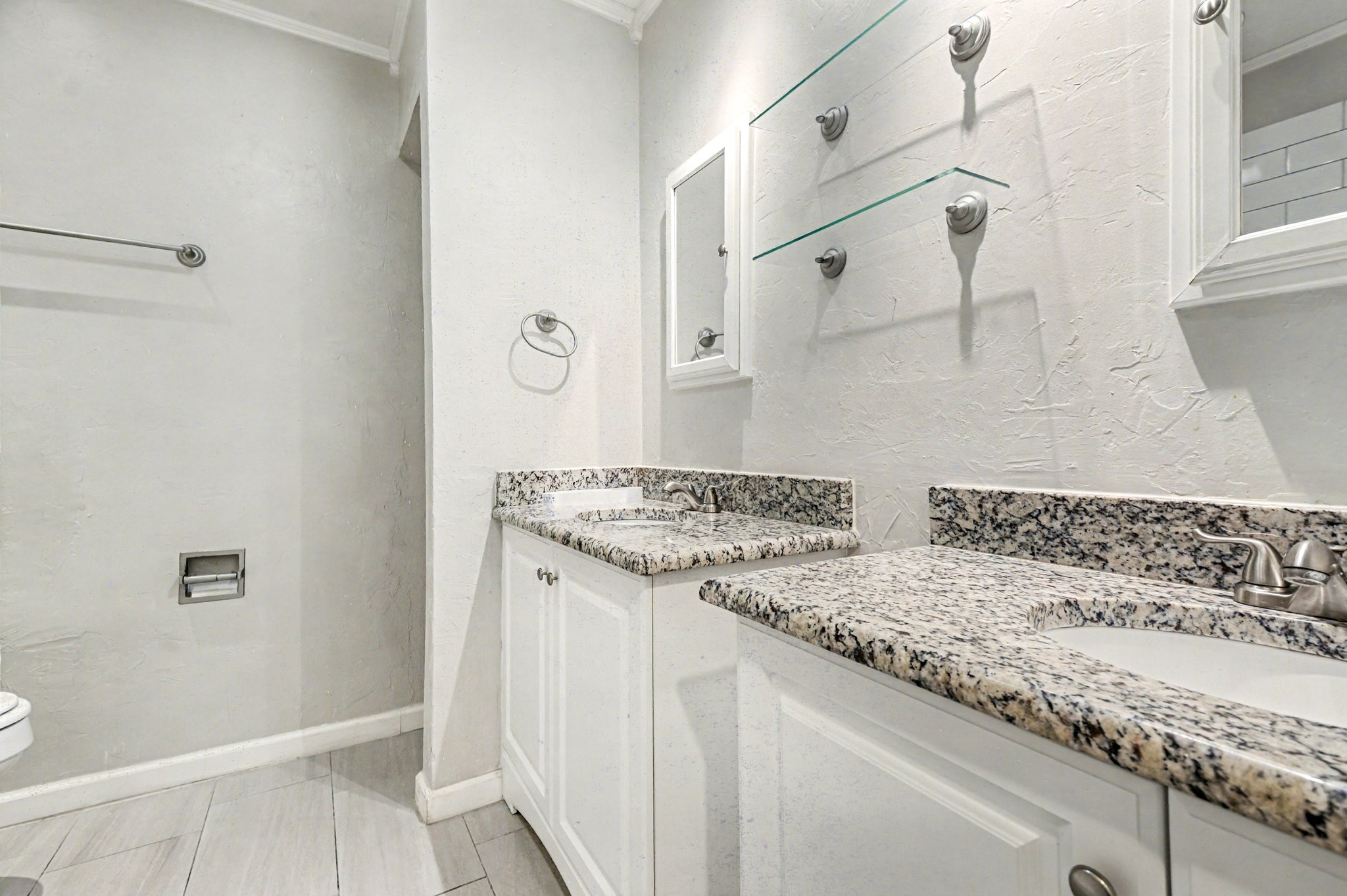 2424 Meadow Creek Bedford TX 76021