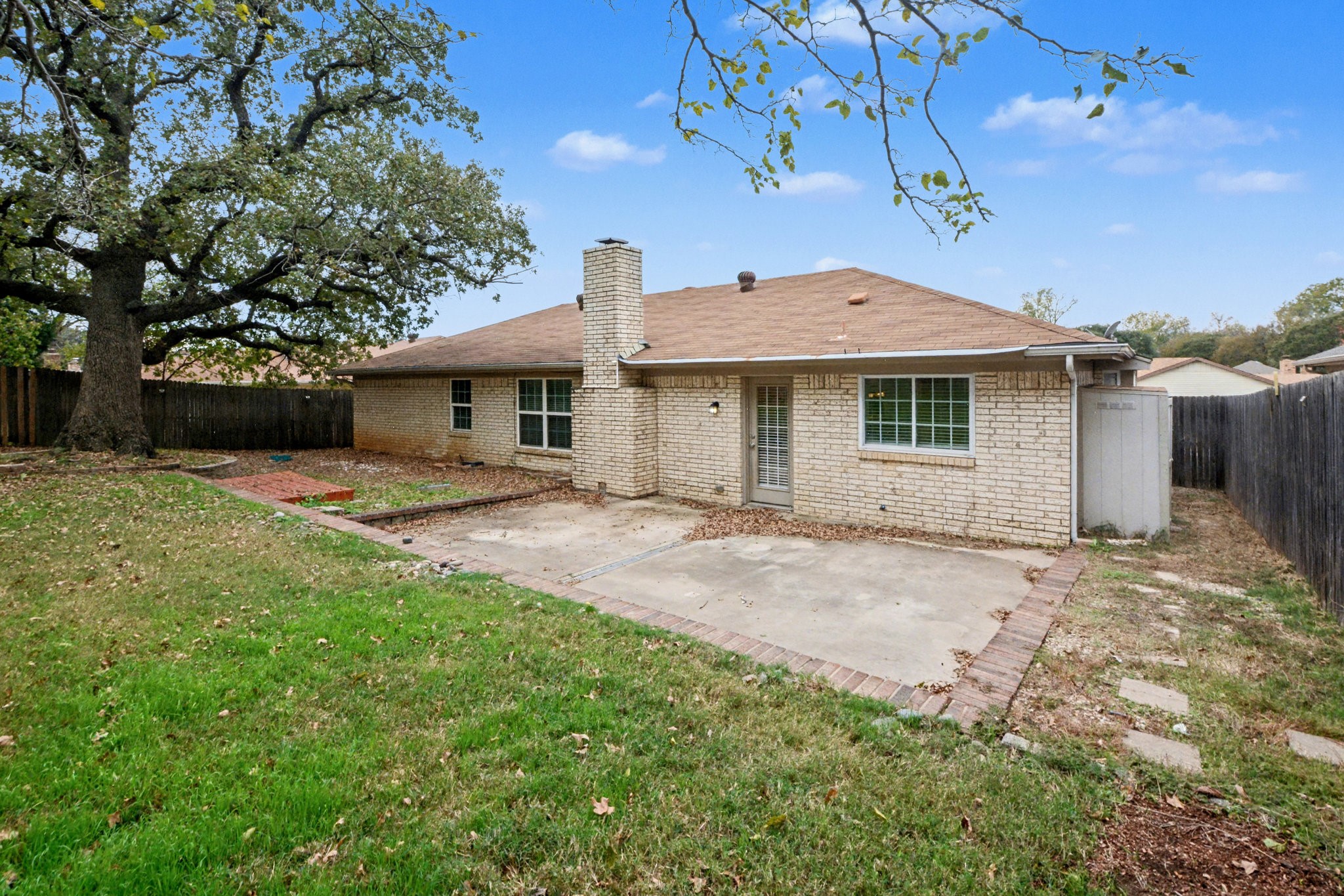 2424 Meadow Creek Bedford TX 76021