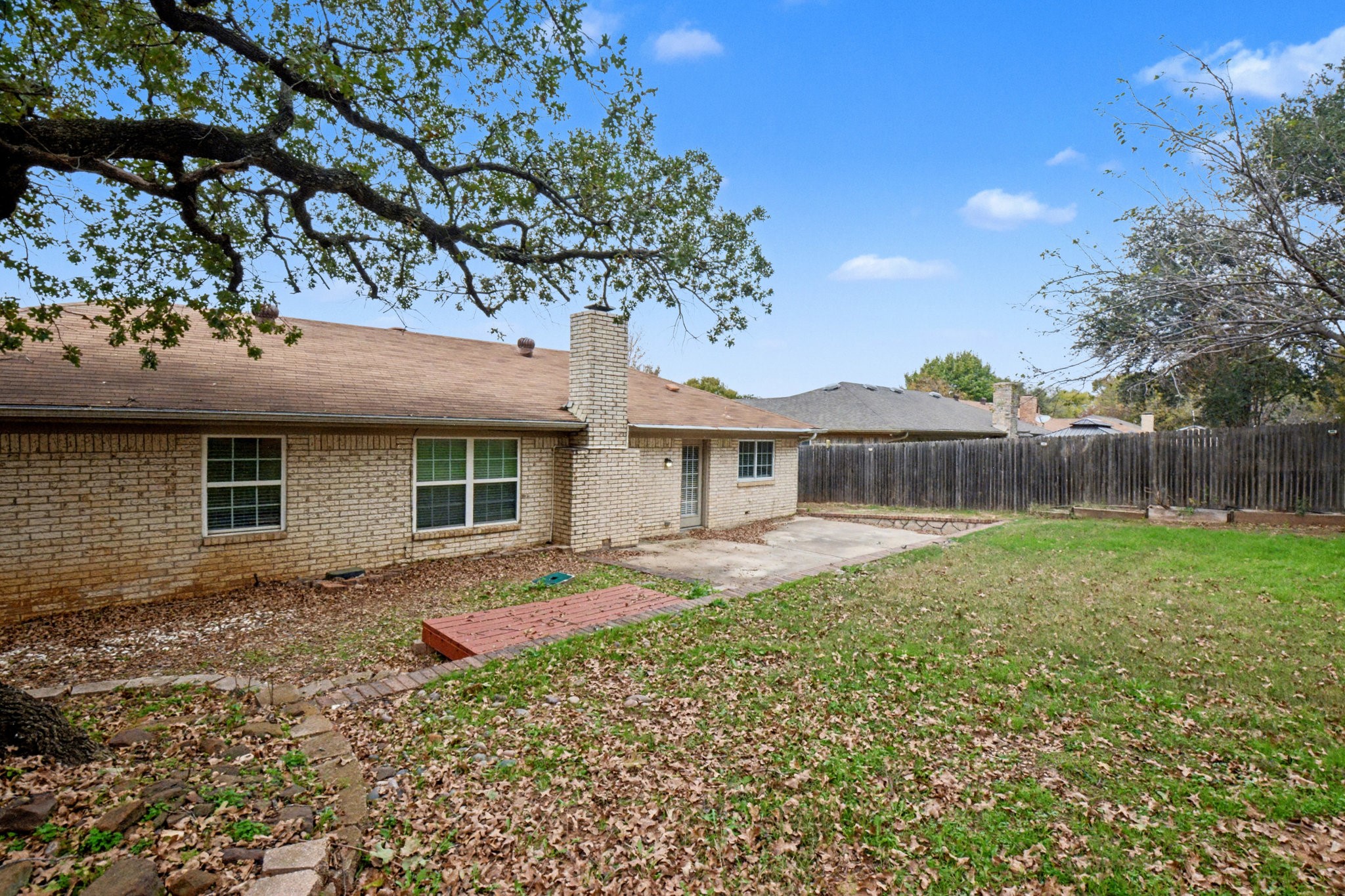 2424 Meadow Creek Bedford TX 76021