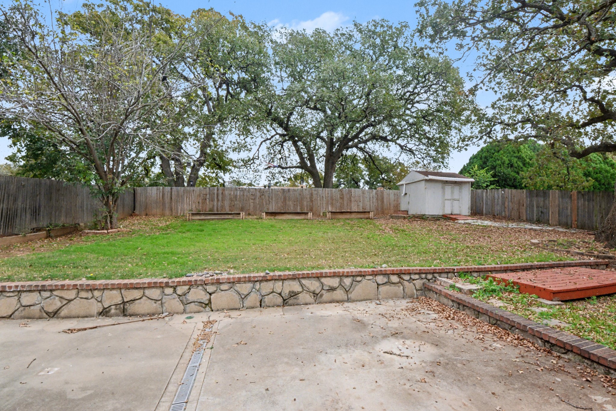 2424 Meadow Creek Bedford TX 76021