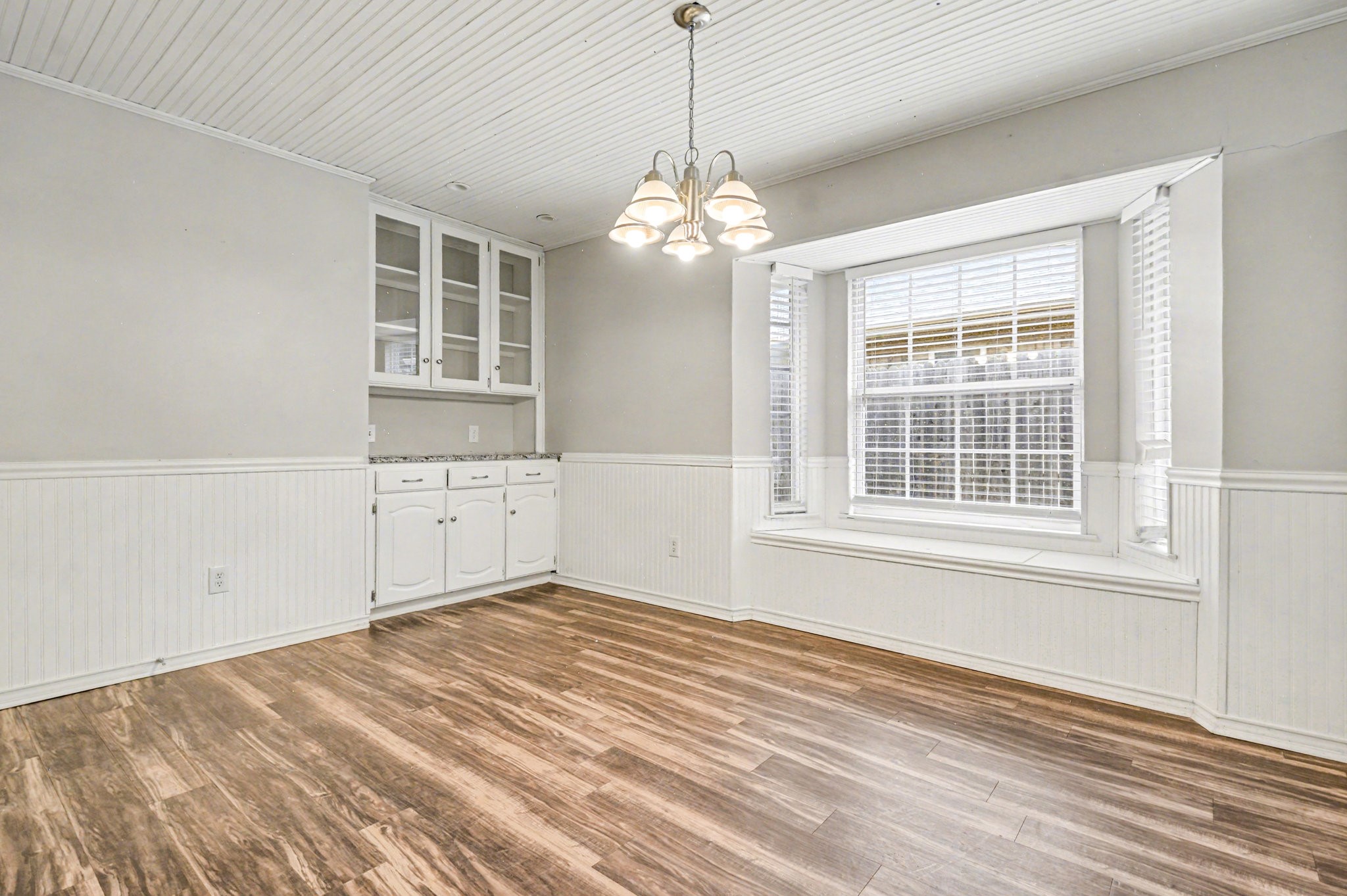 2424 Meadow Creek Bedford TX 76021