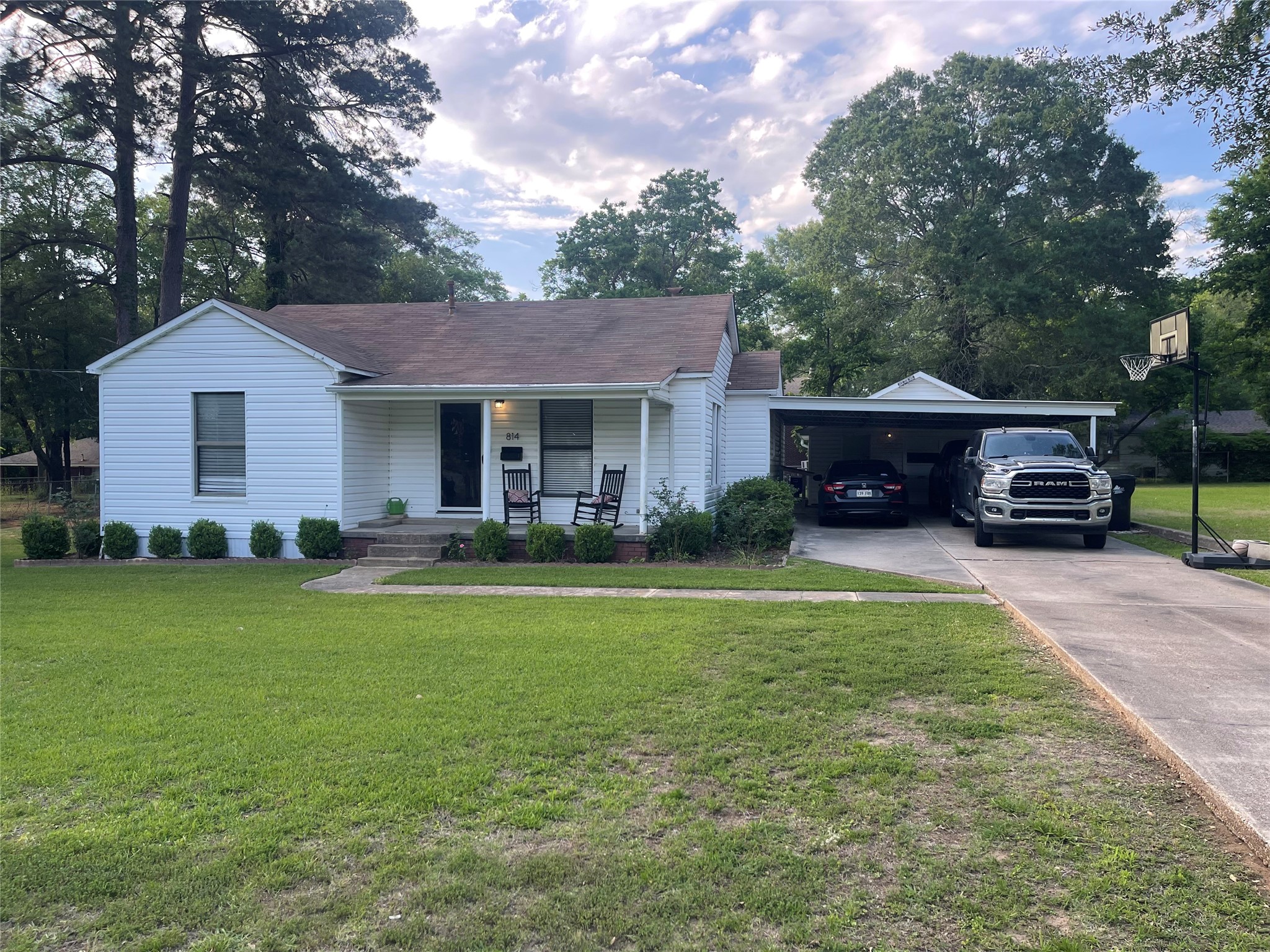 814 Spring Street Springhill LA 71075