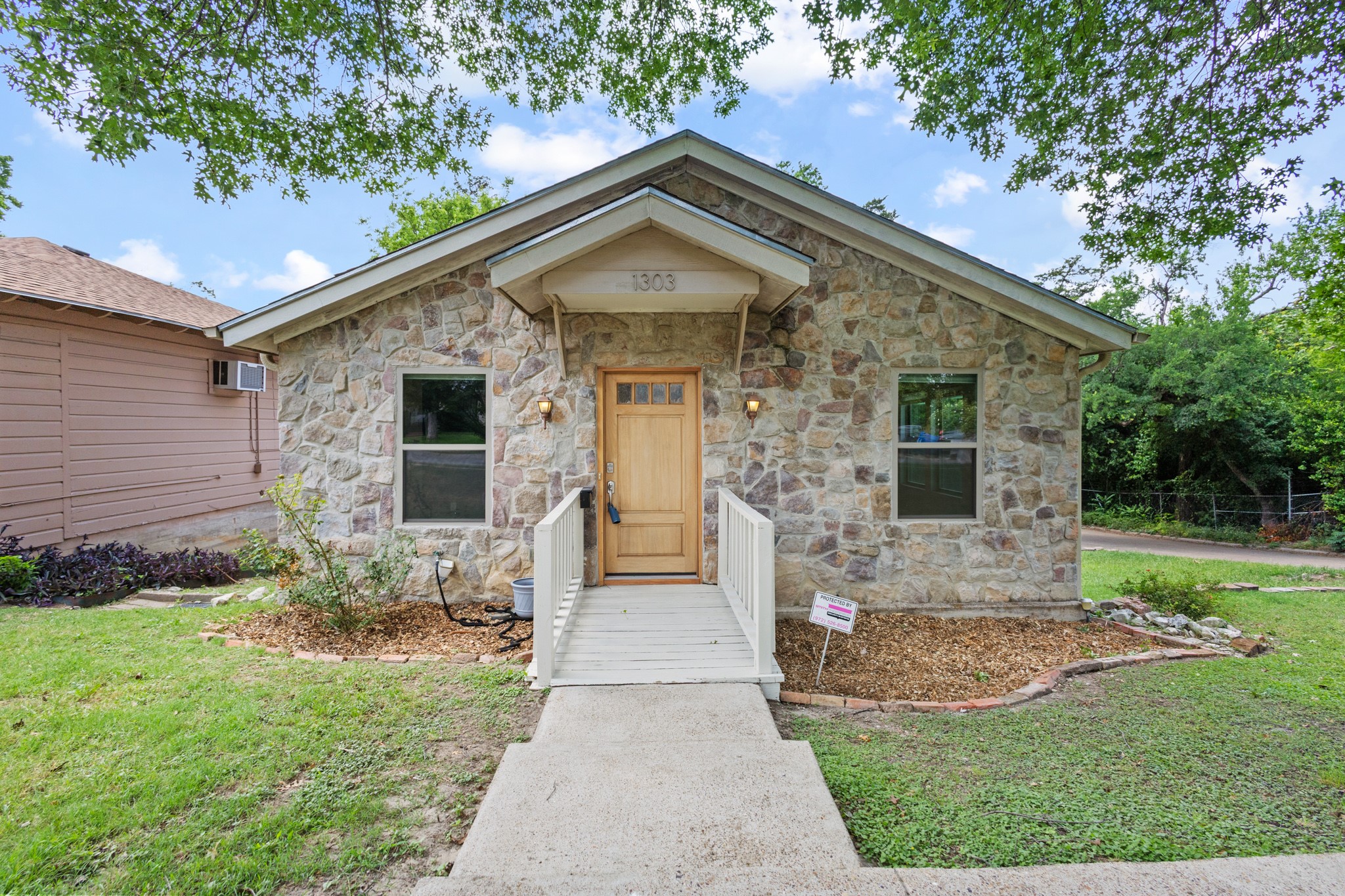 1303 Arizona Avenue Dallas TX 75216