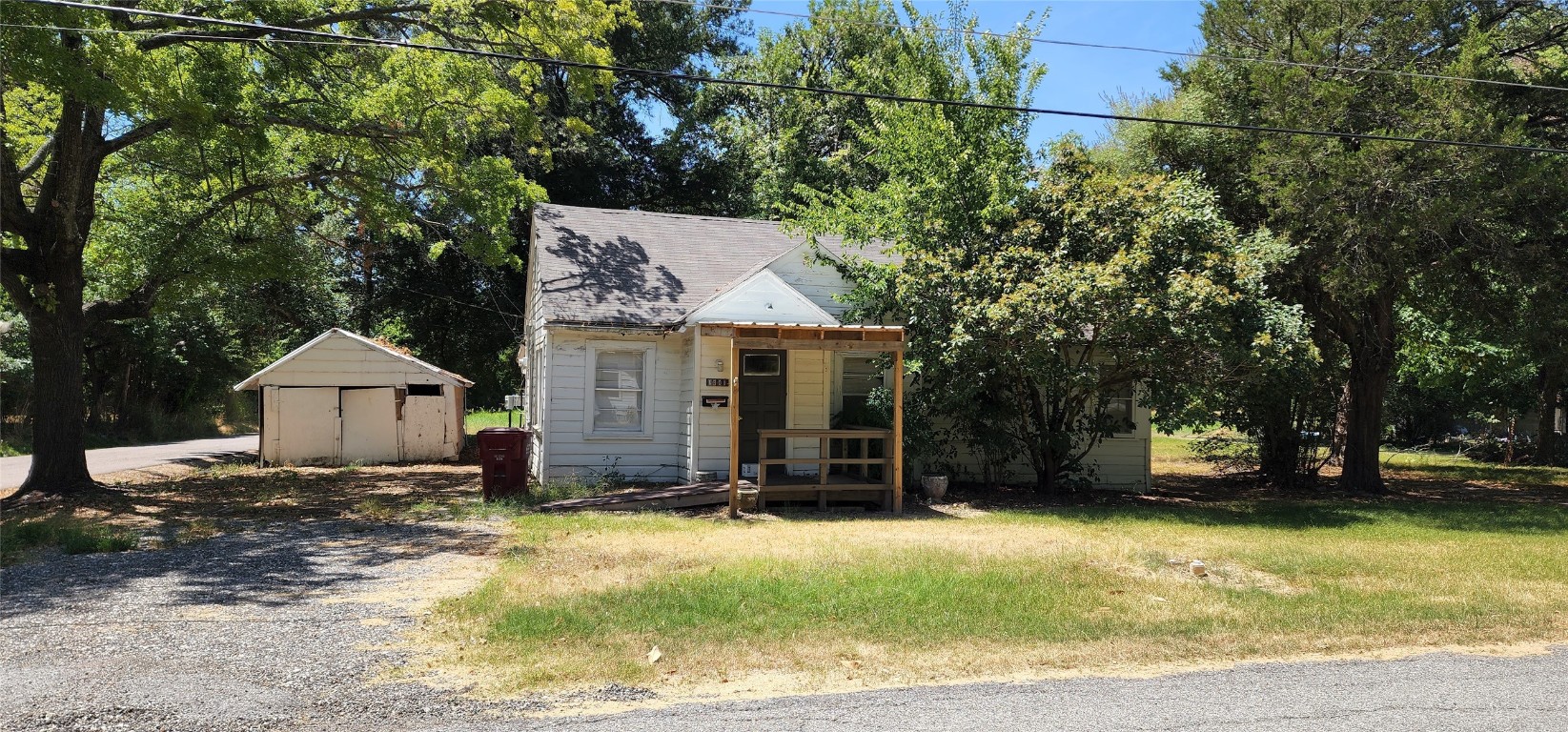 1301 S 5th Street Bonham TX 75418