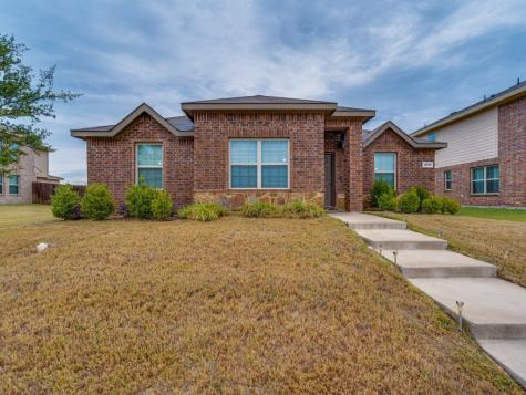 4046 Passage Way Lancaster TX 75146