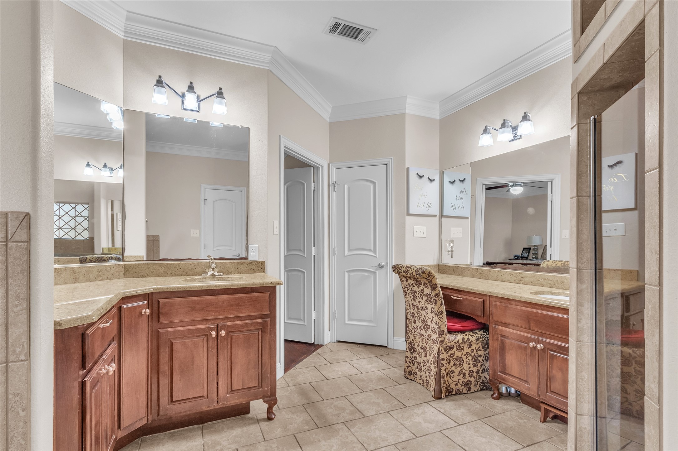 1921 Willow Bend Drive Oak Leaf TX 75154