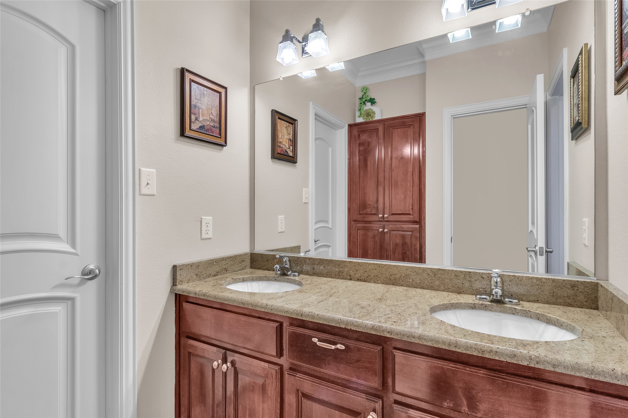 1921 Willow Bend Drive Oak Leaf TX 75154